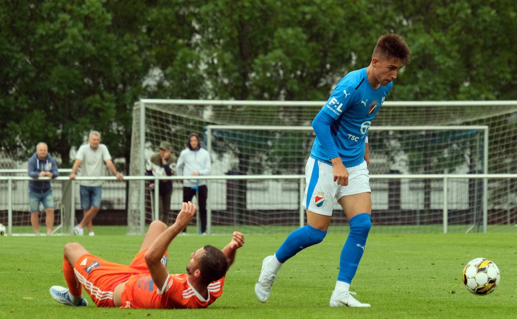 Baník (v modrém) remizoval s polskou Termalicou 0:0.