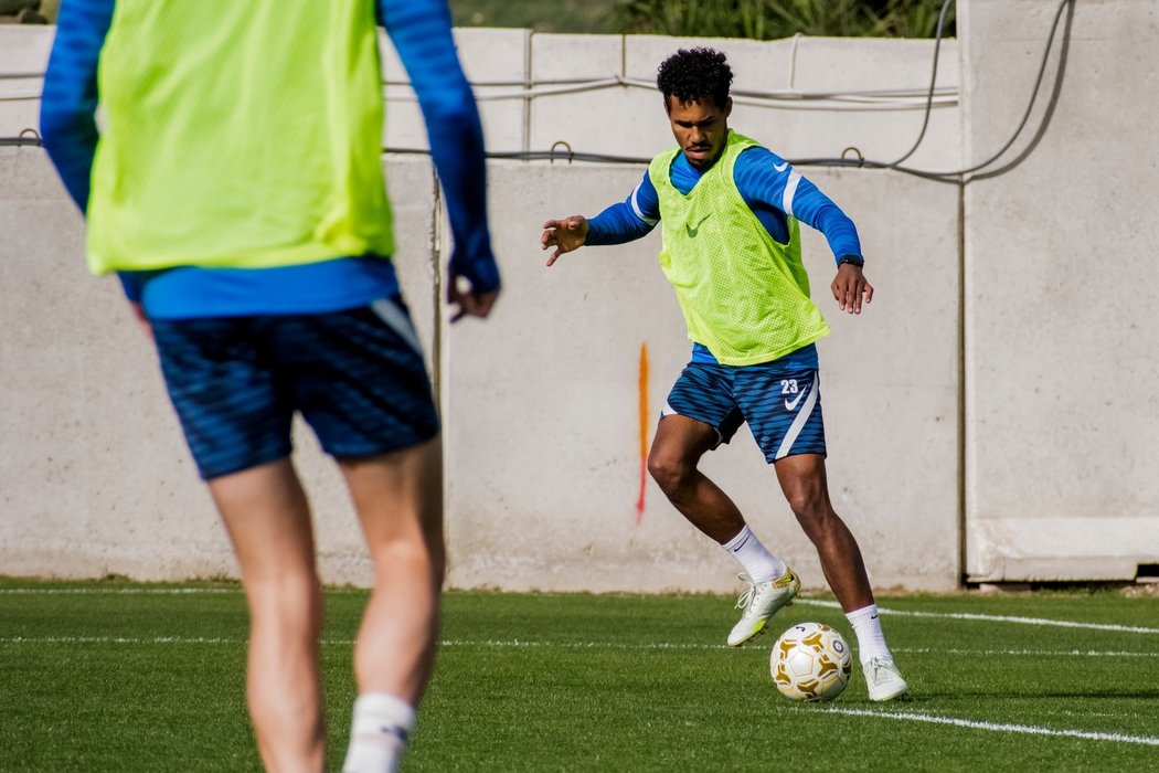 Theodor Gebre Selassie během tréninku Liberce na Maltě