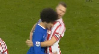 To byl ale blikanec! Fellaini z Evertonu si hrál na Zidana