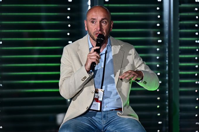 Javůrek na konferenci Fenomén fotbal: Z těch, co nelegálně sázeli, skoro nikomu nic nezbylo Javůrek na konferenci Fenomén fotbal: Z těch, co nelegálně sázeli, skoro nikomu nic nezbylo