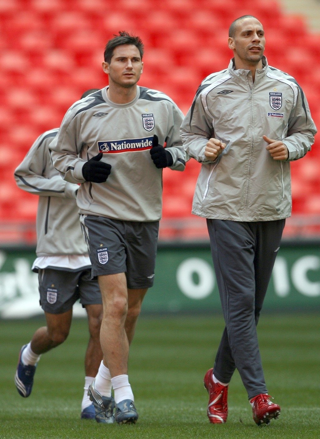 Frank Lampard a Rio Ferdinand. Jako mladíci se nevědomky stali účastníky korupční frašky