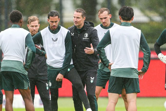 Priske rozdal podpisy, trénoval v dešti. Novináři se ptali na Spartu i Hancka Priske rozdal podpisy, trénoval v dešti. Novináři se ptali na Spartu i Hancka