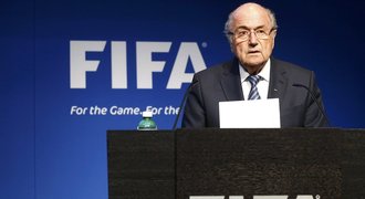 Rezignace předsedy FIFA Blattera? Boss končí jako šašek