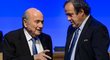 Bývalý šéf FIFA Sep Blatter s Michelem Platinim