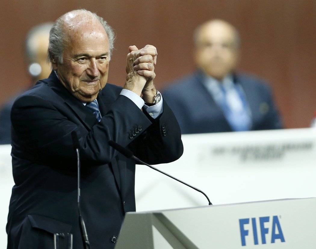 Sepp Blatter krátce poté, co byl znovu zvolen do funkce prezidenta FIFA