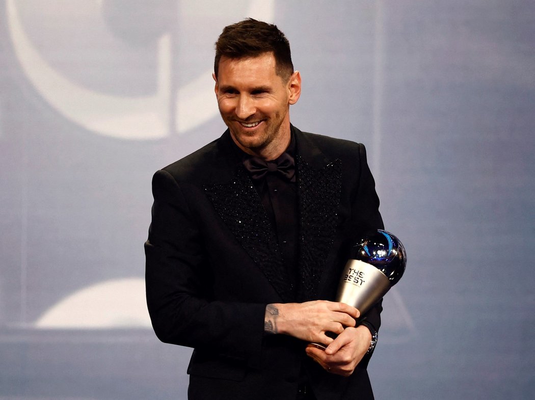 Lionel Messi musí řešit pořádné trable. V jeho rodném městě dva ozbrojení muži zaútočili na rodinný obchod. Navíc mu vyhrožují