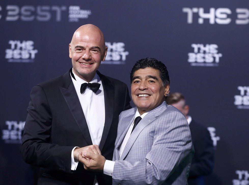 Diego Maradona byl v dobrém rozmaru, stejně jako prezident FIFA Gianni Infantino