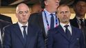 Šéf FIFA Gianni Infantino vedle prezidenta UEFA Aleksandra Čeferina