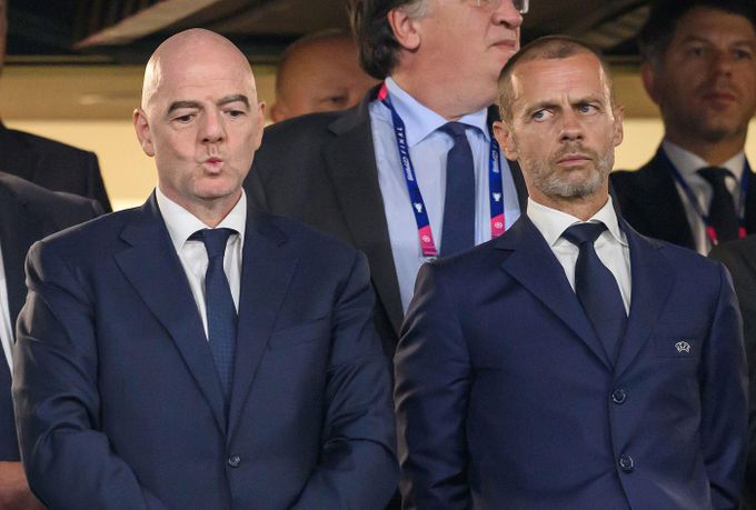 UEFA s Asií a Severní Amerikou ostře proti Infantinovi: Fotbal nepatří žádnému jednotlivci UEFA s Asií a Severní Amerikou ostře proti Infantinovi: Fotbal nepatří žádnému jednotlivci