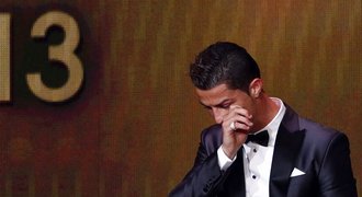 VIDEO: Dojatý Ronaldo nemohl mluvit. Děkuji všem, plakal vítěz