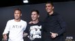 Neymar, Messi a Ronaldo pózují na tiskové konferenci před vyhlášením ankety Zlatý míč