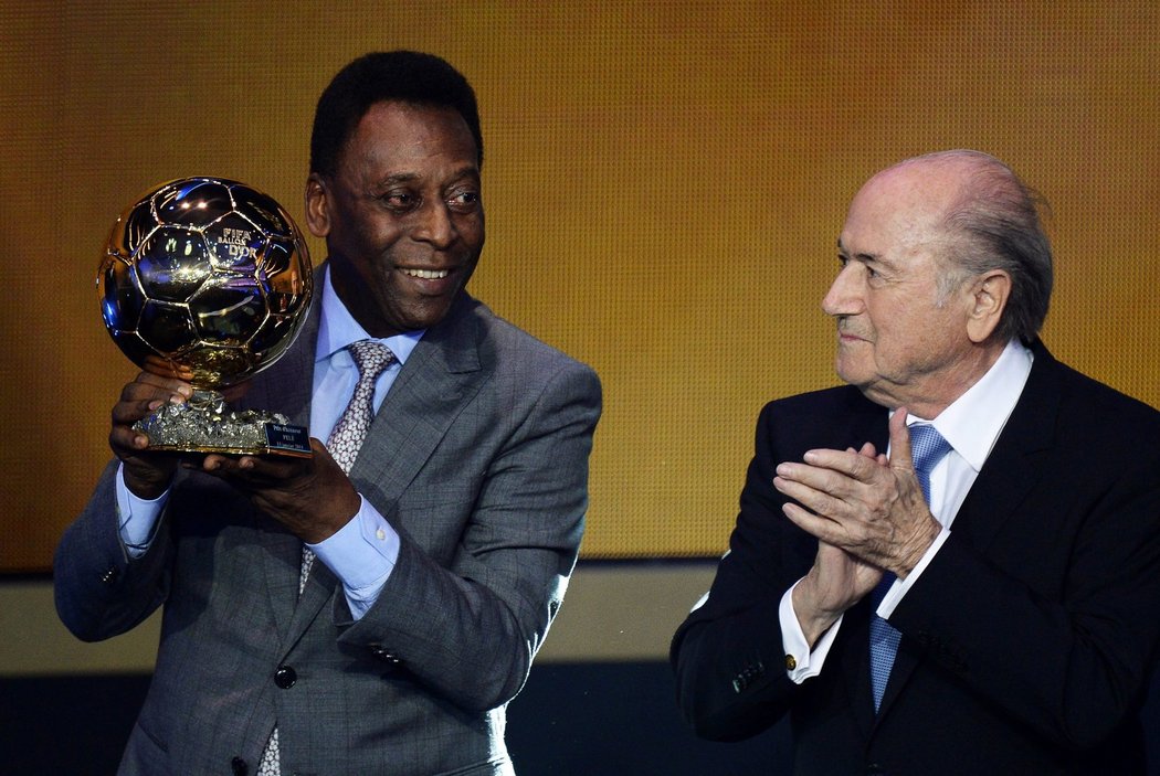 Jedna z největších ikon světového fotbalu Pelé. Také on byl na slavnostním galavečeru oceněn Zlatým míčem