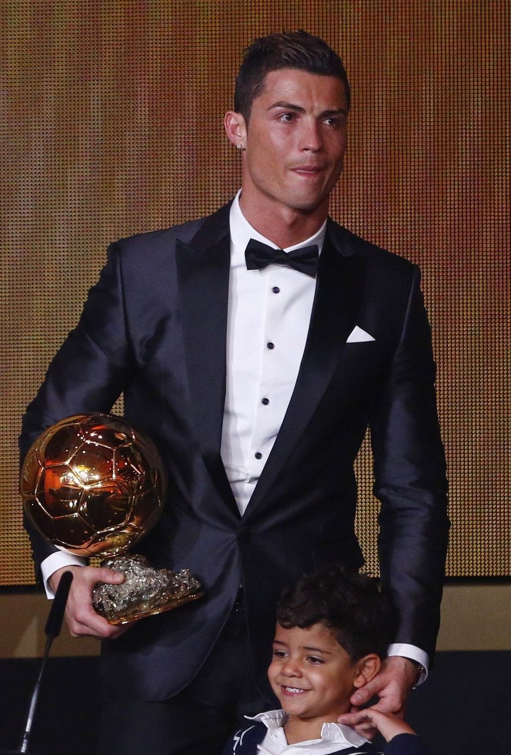 Cristiano Ronaldo a dvě nejcennější části jeho života: malý syn... a také Zlatý míč!