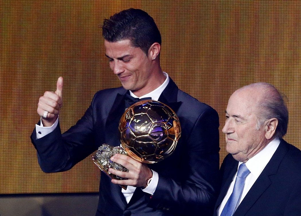 Zlatý míč pro nejlepšího fotbalistu za rok 2013 získal Cristiano Ronaldo