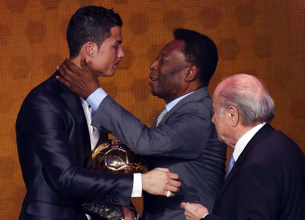 Cristianu Ronaldovi gratulovala i další hvězda fotbalu - brazilská legenda Pelé