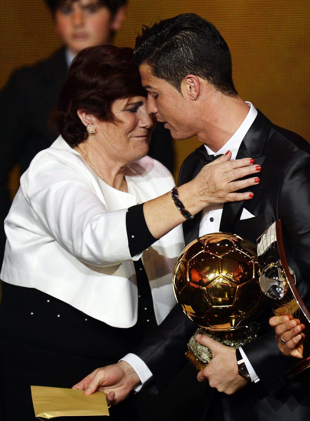 Matka Cristiana Ronalda gratuluje svému synovi k zisku Zlatého míče