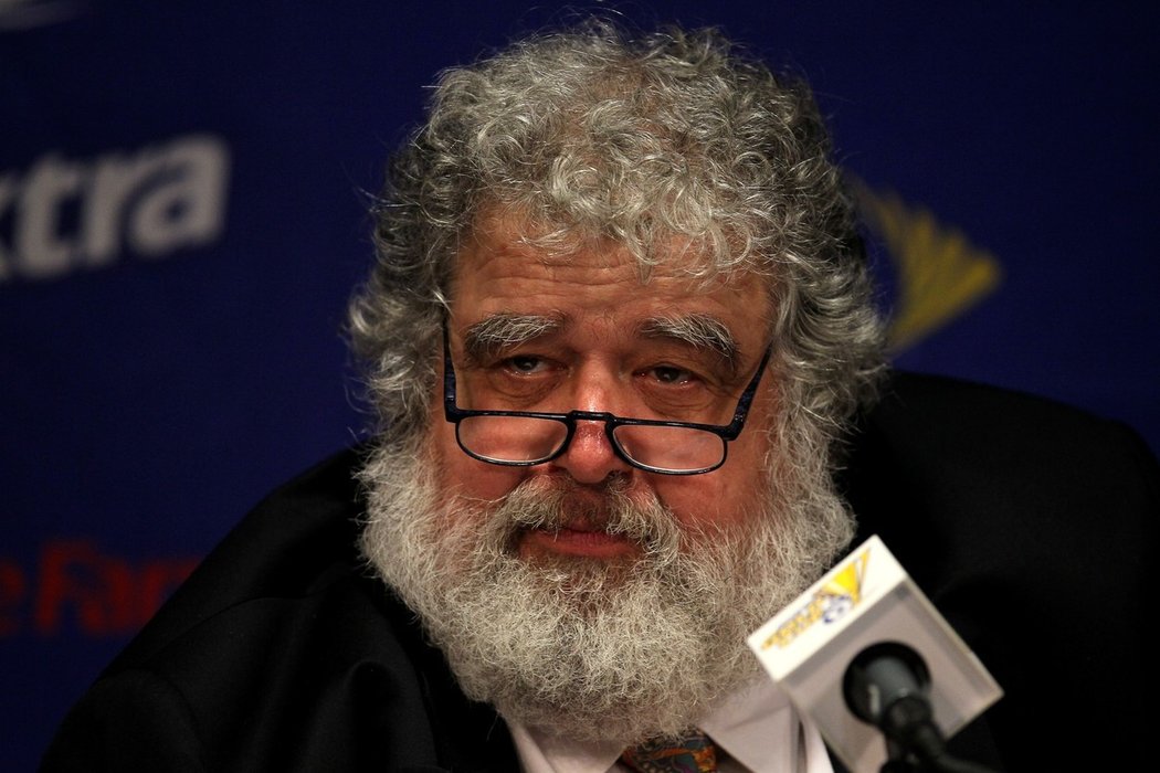 Chuck Blazer (bývalý člen výk. výboru FIFA) Přiznal se k braní úplatků, byl ale také hlavním informátorem amerických úřadů.