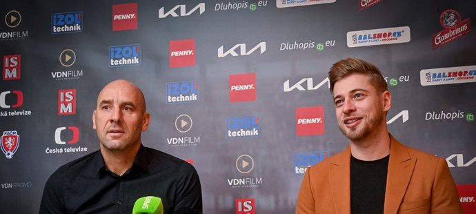 Petr Větrovský (vpravo) a Jan Koller (vlevo) představili nový film před velkou premiérou