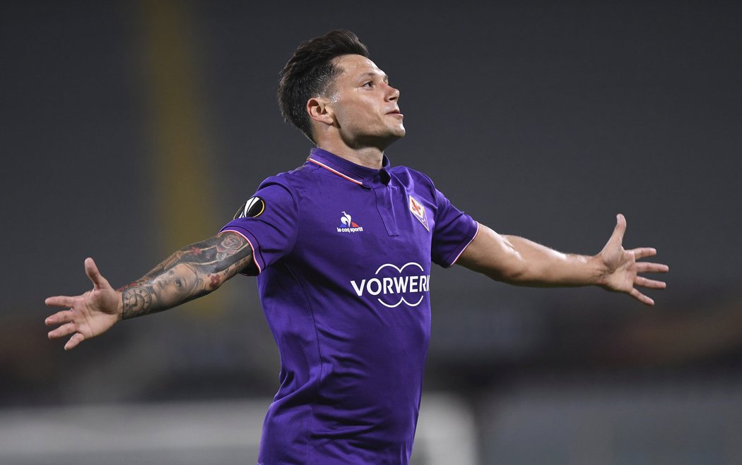 Mauro Zarate slaví svůj druhý gól