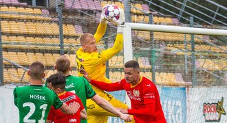 Brno zachránil hrající trenér. Přestřelka v Jihlavě, Opava - Chrudim 0:0