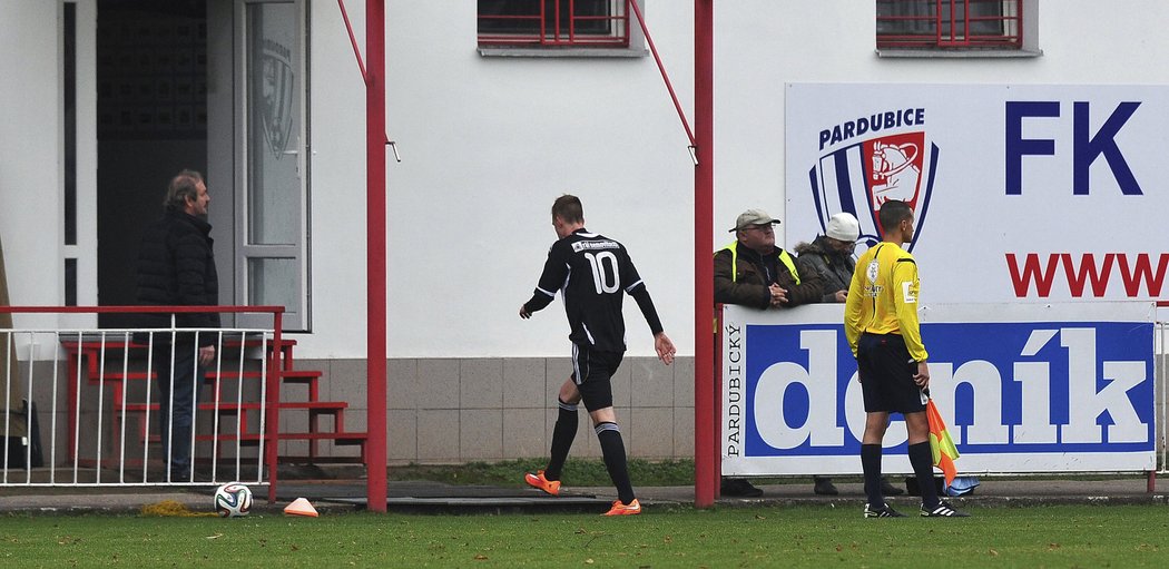 Žižkov dohrával od 64. minuty duel FNL oslabený o vyloučeného Opluštila.