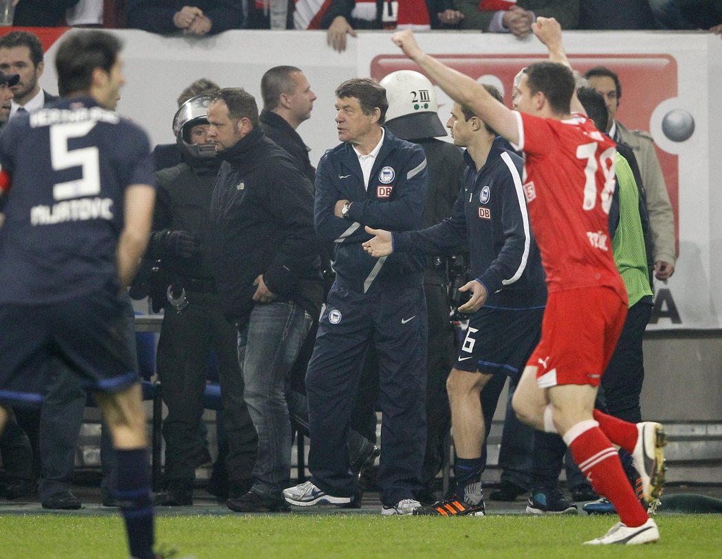 KOnec! Düsseldorf slaví postup, konečná remíza 2:2 v odvetném utkání baráže naopak znamená sestup pro Herthu Berlín s Romanem Hubníkem