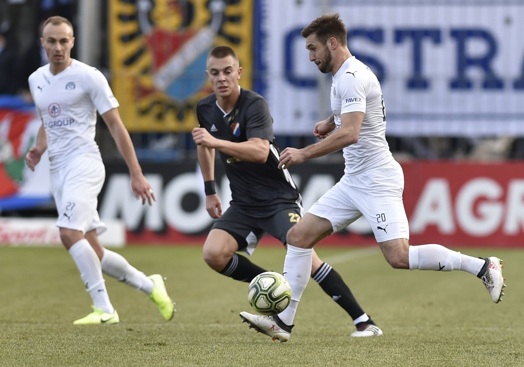 Pavel Dvořák, Filip Kaloč a Marek Havlík v zápase Baníku se Slováckem