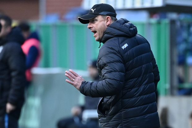 Trenér Slovácka Martin Svědík cepuje své svěřence Trenér Slovácka Martin Svědík cepuje své svěřence