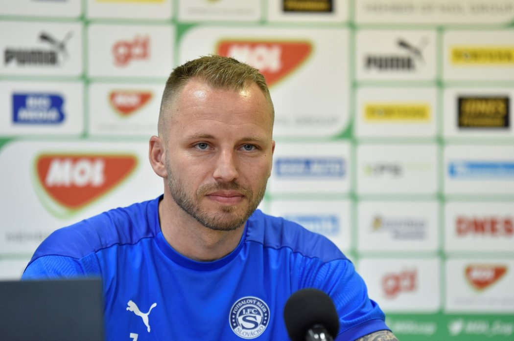 Michal Kadlec na tiskové konferenci před finále Mol Cupu proti Spartě