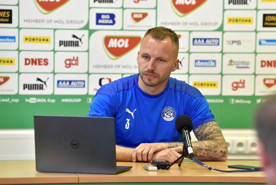 Michal Kadlec na tiskové konferenci před finále Mol Cupu proti Spartě