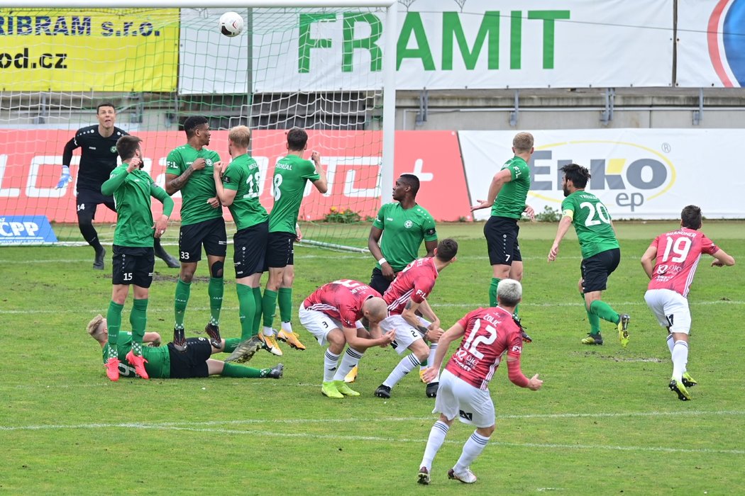 Benjamin Čolič otevřel skóre nádherným přímým kopem