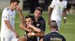 Milan Jirásek si při gólové oslavě v Karviné vzpomněl na svou nedávno narozenou dceru, které trefu věnoval