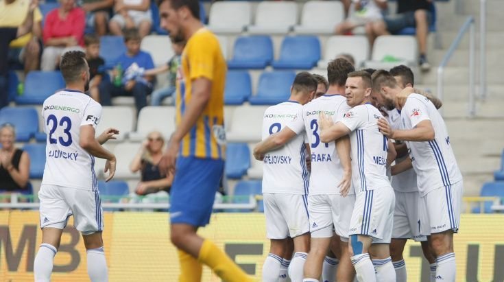 Mladoboleslavští fotbalisté se radují z jedné ze čtyř branek v utkání 3. kola FORTUNA:LIGY proti Opavě (4:1)