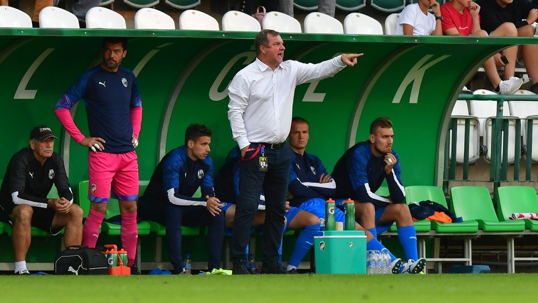 Plzeňští fotbalisté se v prvním poločase utkání na Bohemians horko těžko dostávali přes tuhou defenzivu domácích do šancí