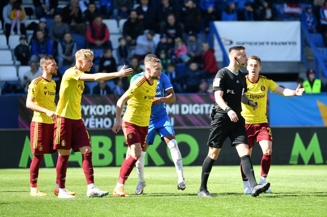 Sparťané se dožadovali u hlavního rozhodčího nařízení penalty