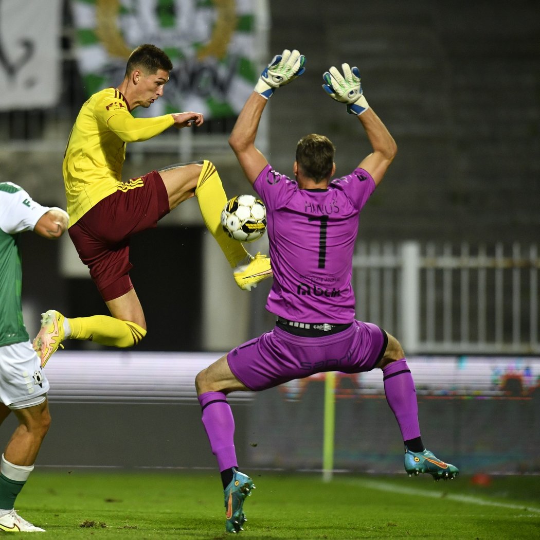 Tomáš Čvančara v šanci během utkání v Jablonci