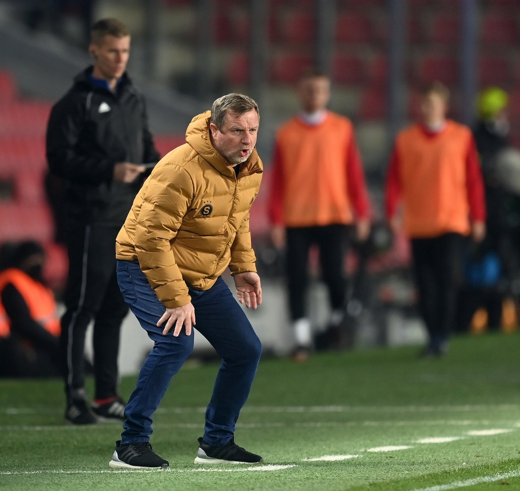 Pavel Vrba v zápase s Pardubicemi