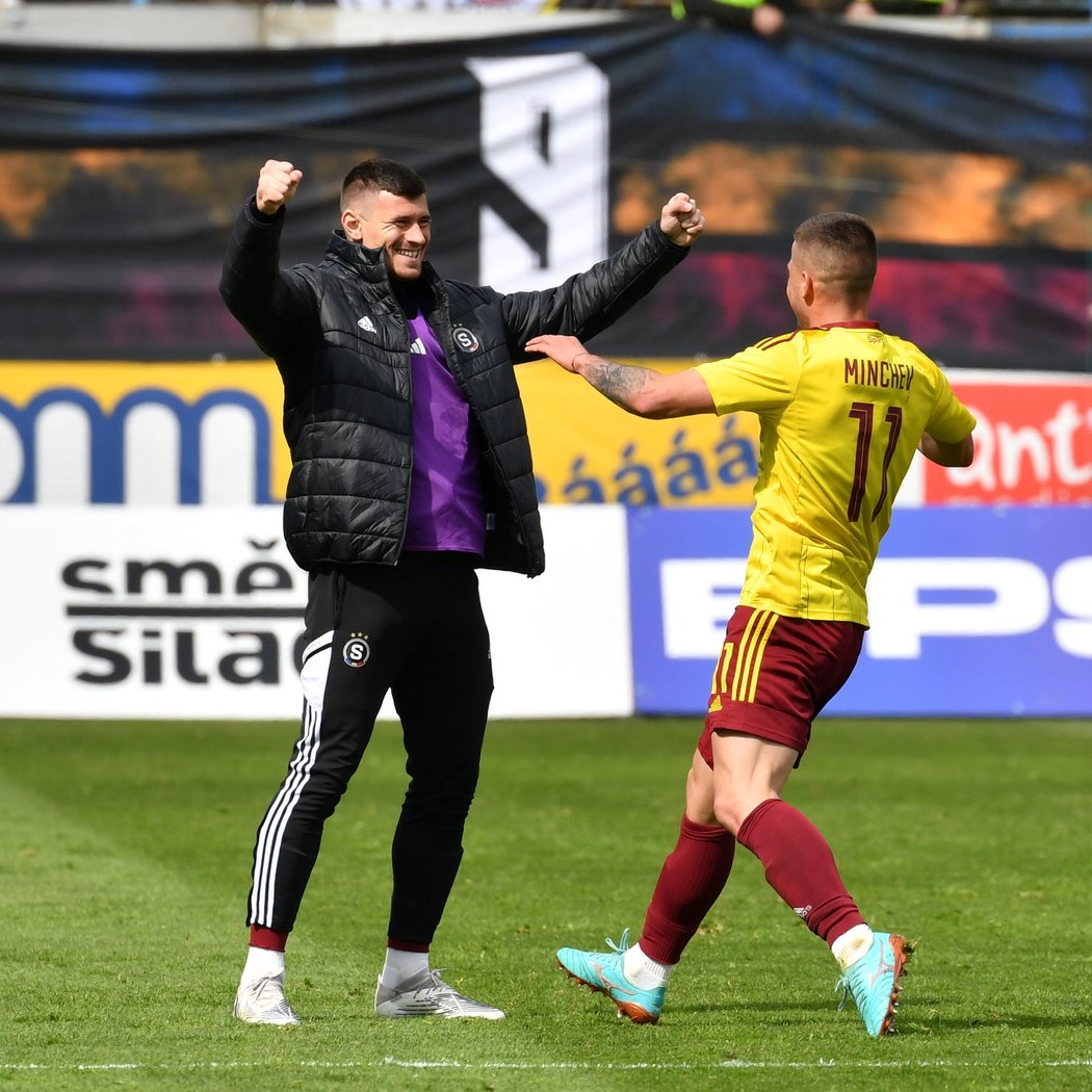 Martin Minčev slaví gól v Olomouci