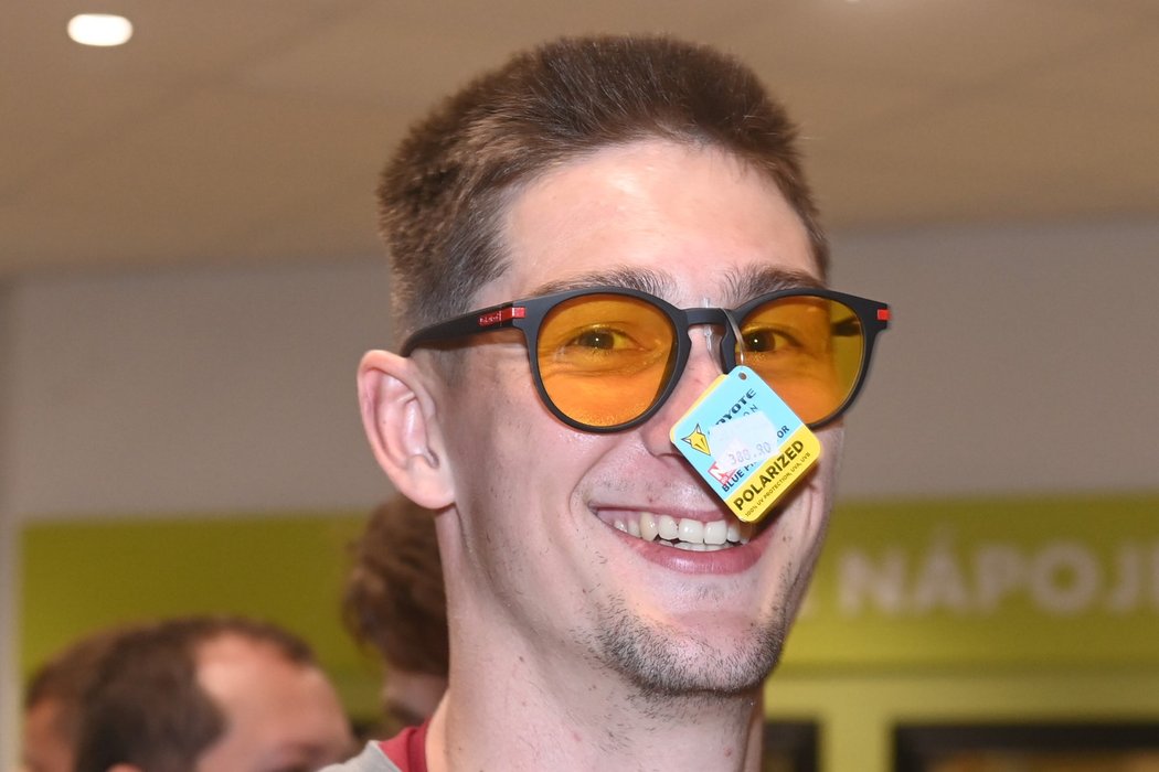 Tomáš Čvančara si koupil nové brýle
