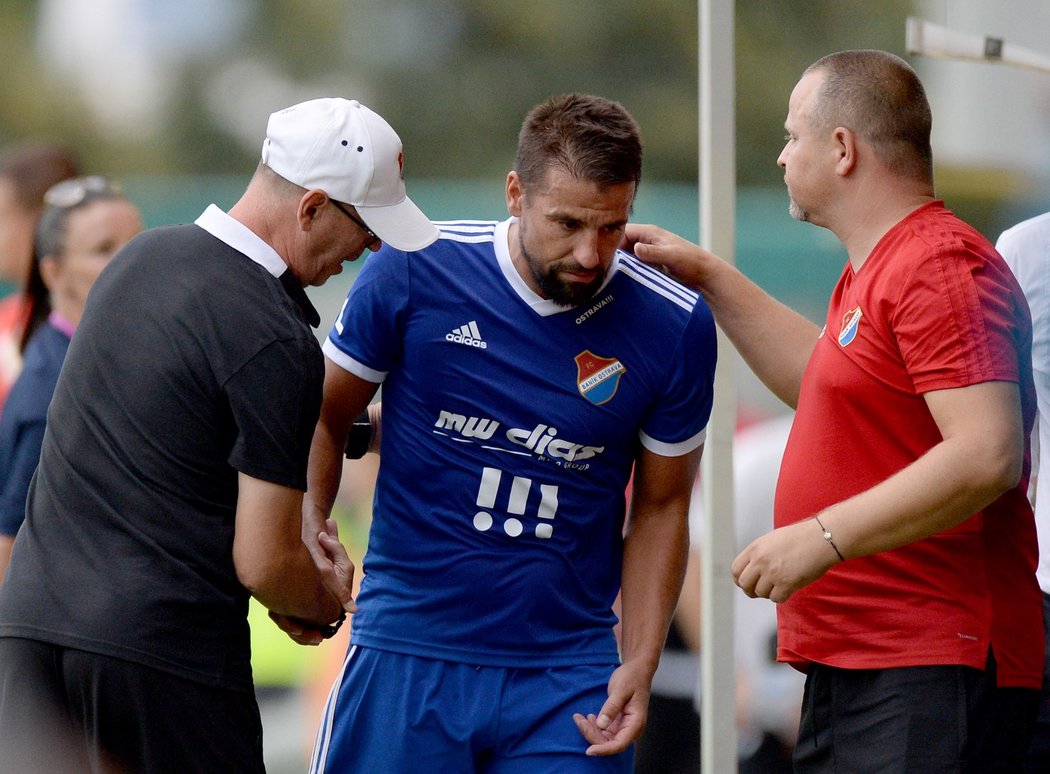 Trenér Baníku Ostrava Bohumil Páník s kanonýrem Milanem Barošem