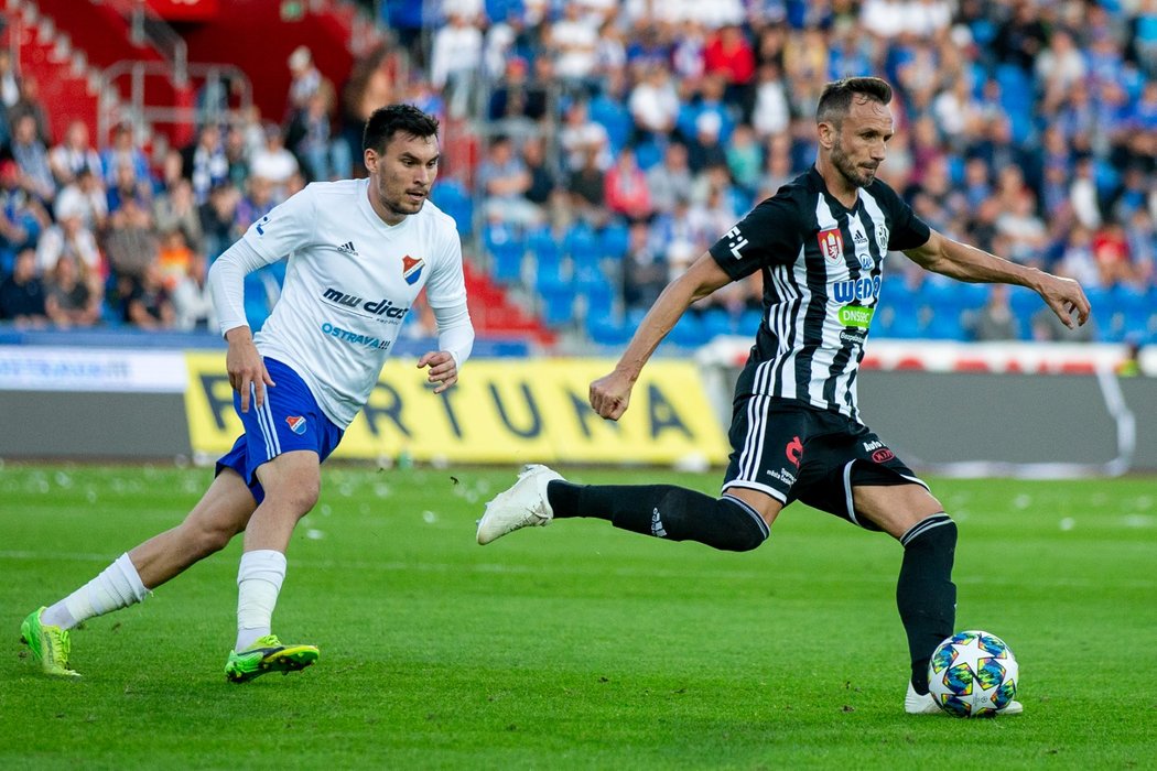 Tomáš Sivok se po návratu do české ligy představil jako stoper Českých Budějovic v zápase na Baníku Ostrava