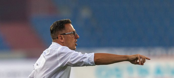 Trenér Baníku Ostrava Luboš Kozel v utkání proti Českým Budějovicím