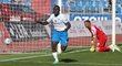 Adbullahi Tanko slaví gól proti Hradci