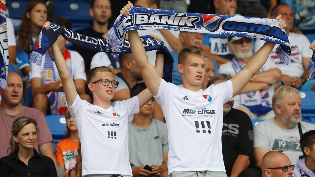 Fanoušci Baníku Ostrava během zápasu proti Teplicím