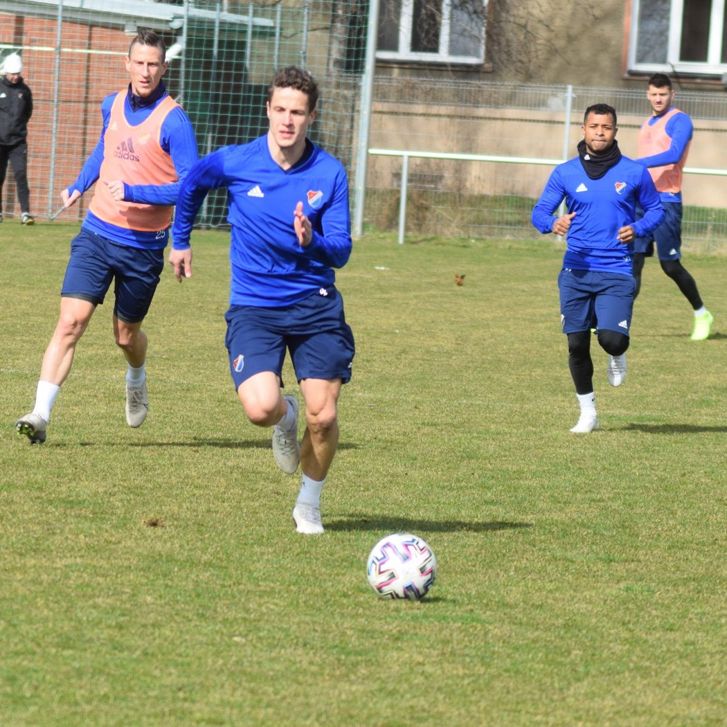 Fotbalisté Baníku Ostrava při tréninku