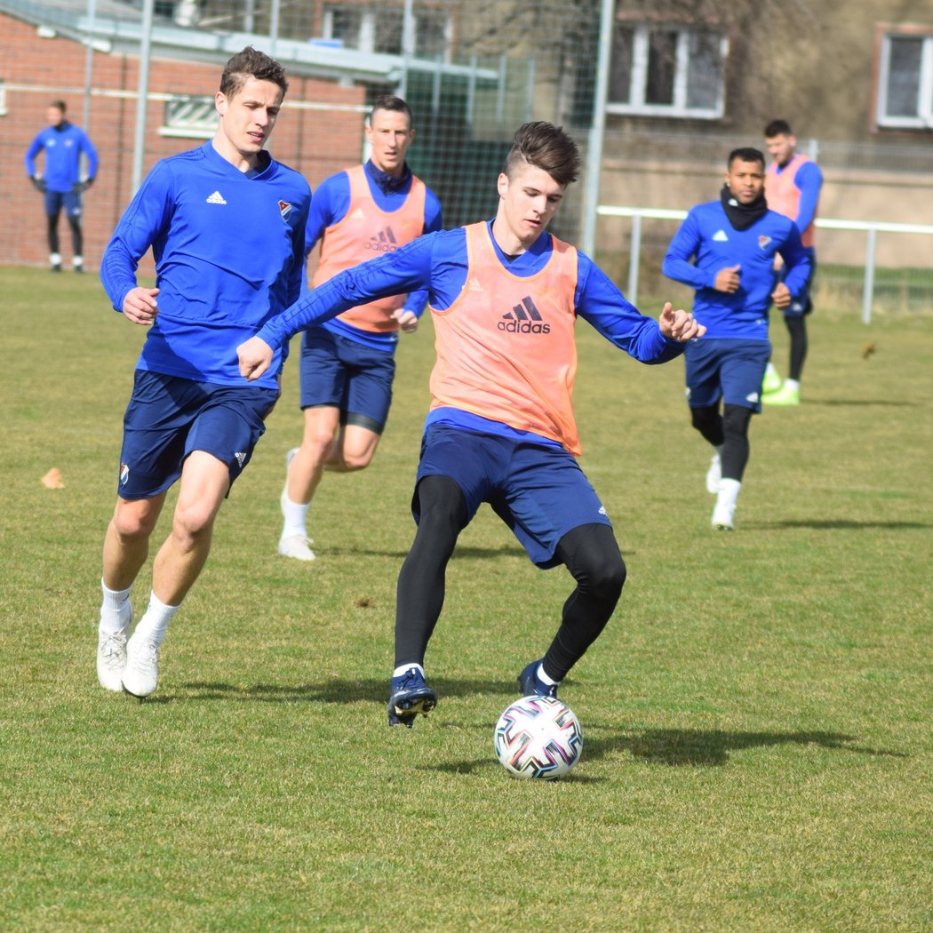 Fotbalisté Baníku Ostrava při tréninku 