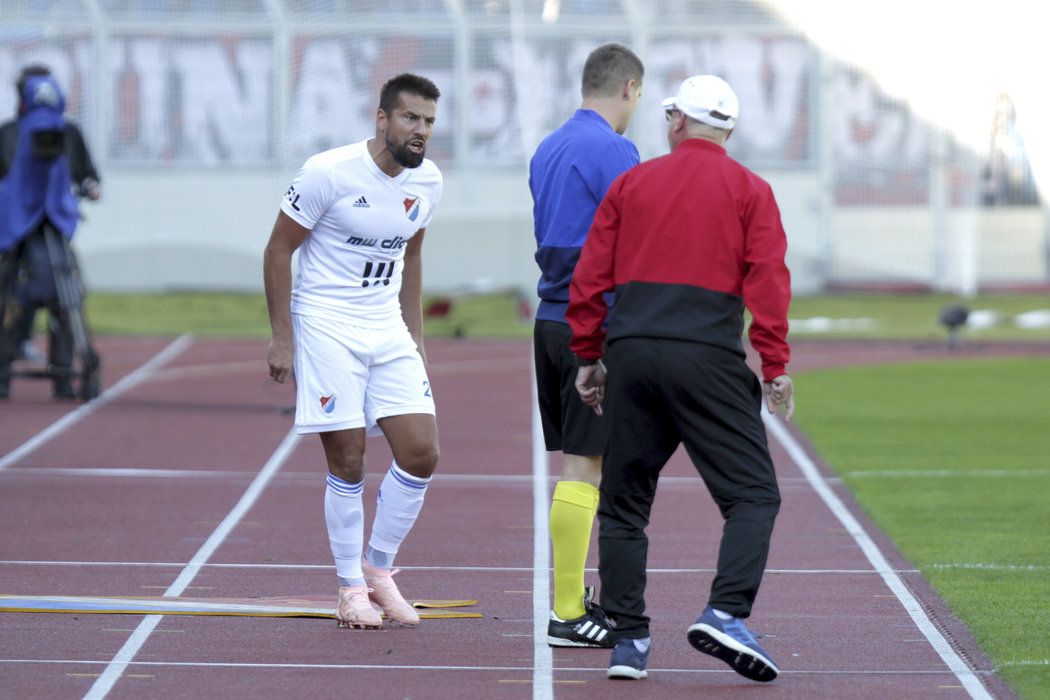 Milan Baroš byl po vyloučení velmi vzteklý