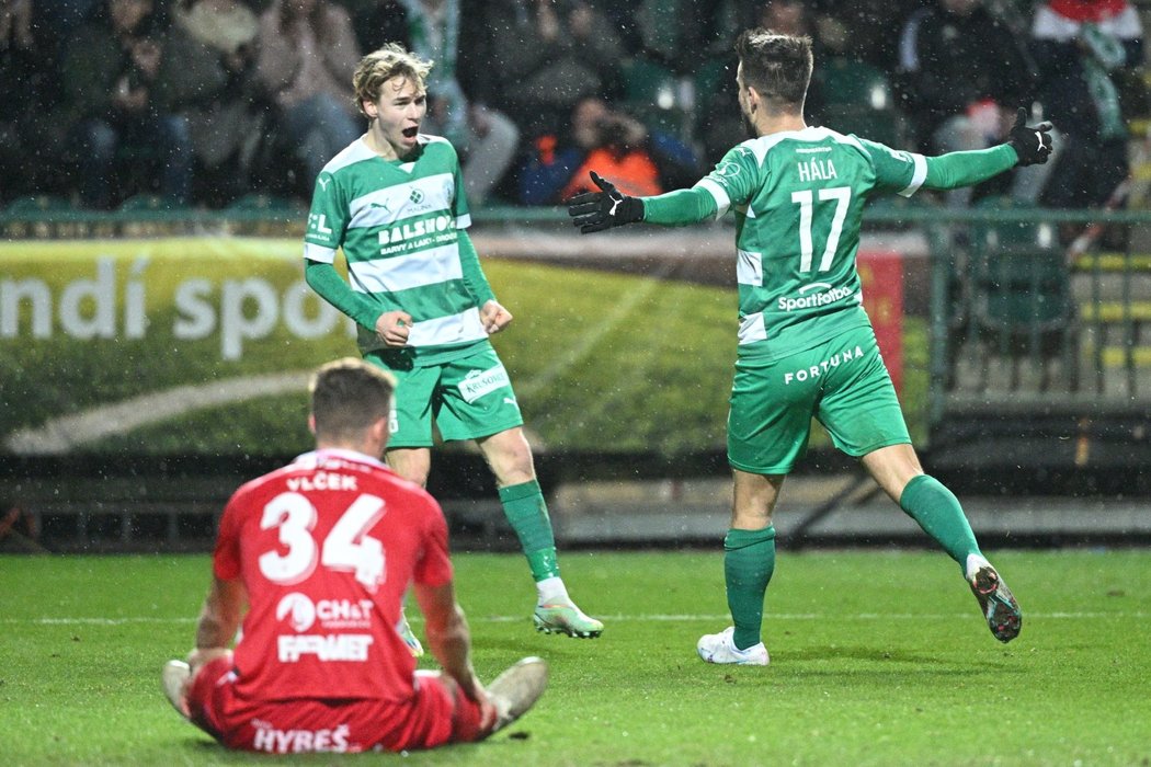 Martin Hála (vpravo) se raduje z gólu