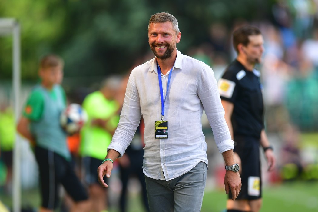 Odvolaný kouč Bohemians Martin Hašek se usmívá po gólu svého týmu