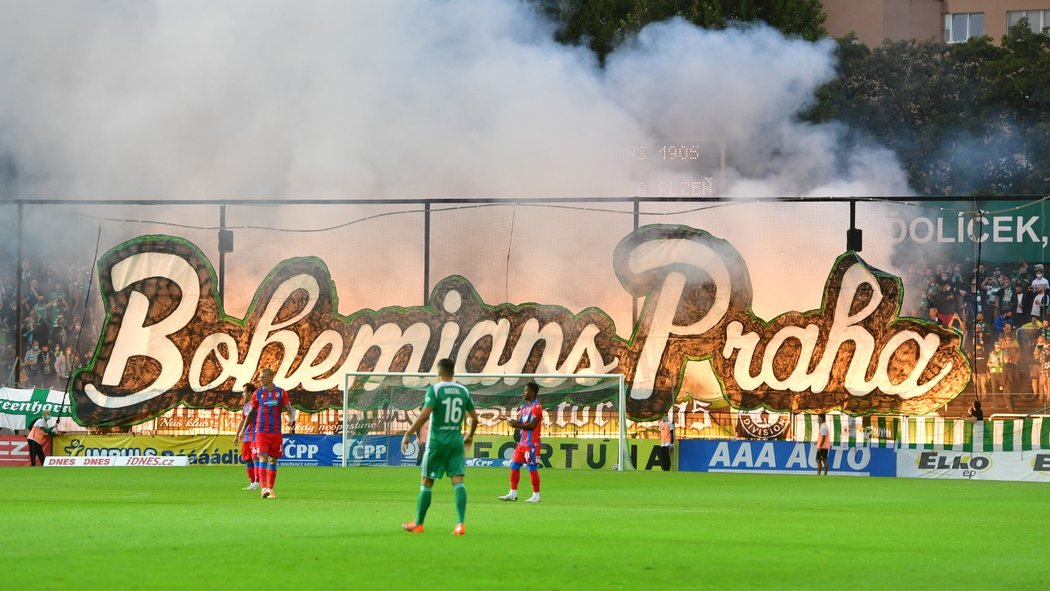 Prezentace fanoušků Bohemians před zápasem s Plzní